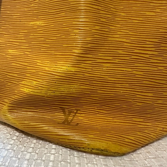 SOLD Louis Vuitton Epi Noe - Picture 7 of 11